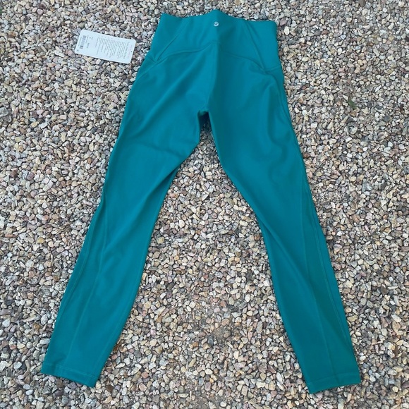 NWT Lululemon "Train Times ⅞ Pant" - size 6 - Picture 3 of 4